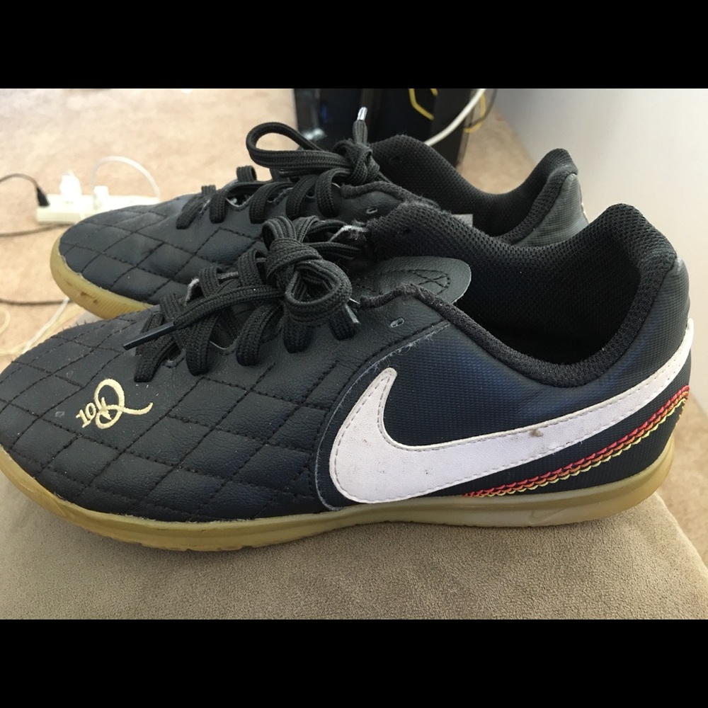 Boy shoes. - Picture 2 of 4